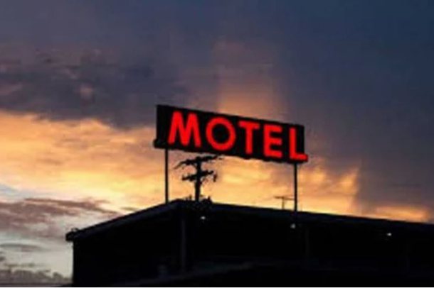 E RËNDË/ Gjendet i vdekur në motel 77-vjeçari, detajet e para