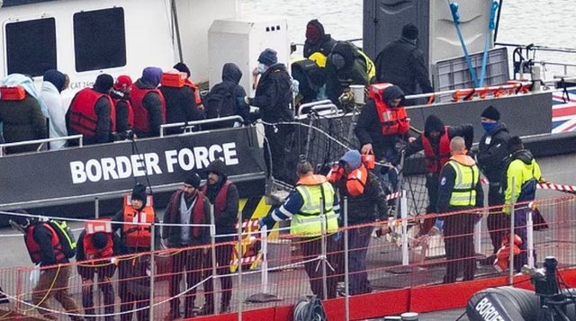ÇËSHTJA E EMIGRANTËVE/ Daily Mail: 98% e shqiptarëve me urdhër dëbimi përdorin “hile” të ligjshme për të qëndruar në Britani