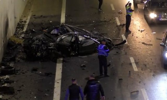 DEL VIDEO E RE/ Momenti kur Audi “fluturon” për rreth 30 m dhe përplaset vertikalisht në mur