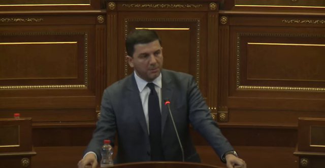 MARRËVESHJA ME SERBINË/ Opozita kritika Kurtit: E pamjaftueshme për Kosovën, nenet thjesht lehtësojnë kryeministrin të japë…