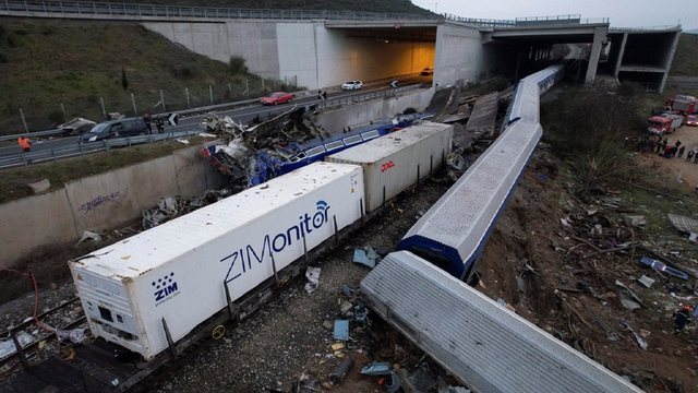TRAGJEDIA NË GREQI/ Shpëtojnë mrekullisht tetë SHQIPTARËT në tren (EMRAT)