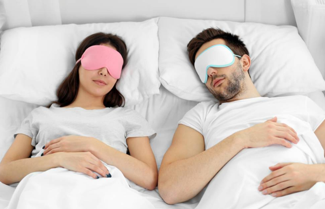 MUND TË PËRMIRËSOJË FUNKSIONIN E TRURIT/ Vendosni një maskë për sytë para gjumit