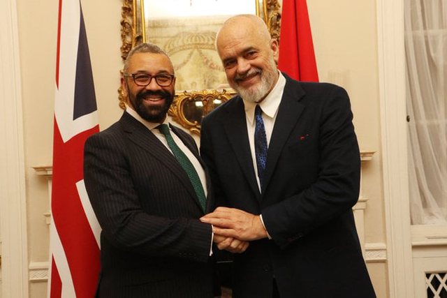 “JEMI MIQ DHE ALEATË…”/ Ministri i Jashtëm britanik takon kryeminsitrin Rama