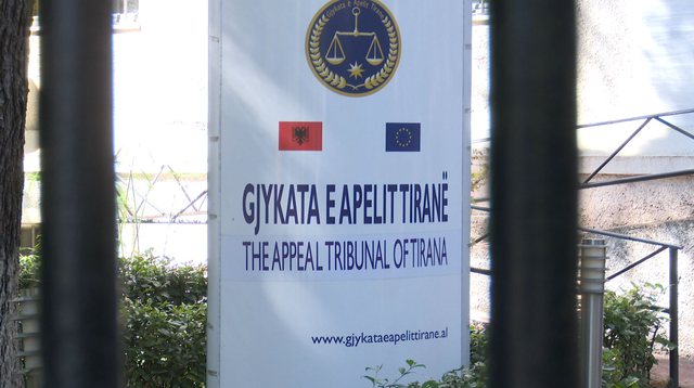 PAS MBYLLJES SË PROTESTËS/ Operacionalja “rrethon” Gjykatën