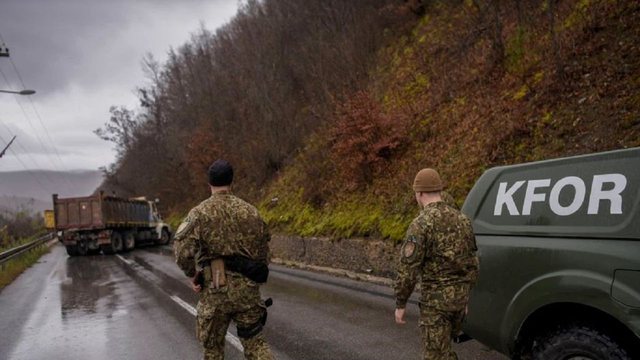 “GATI PËR LUFTË”/ KFOR-i “nis” trupat në Gjakovë e Prizren, stërvitje masive