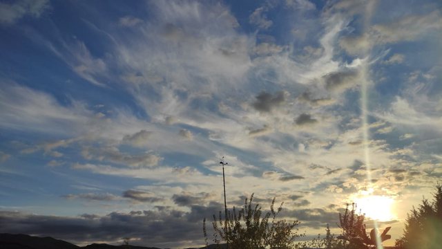 KTHJELLIME TË SHUMTA DHE RRITJE TEMPERATURASH/ Parashikimi i motit për sot