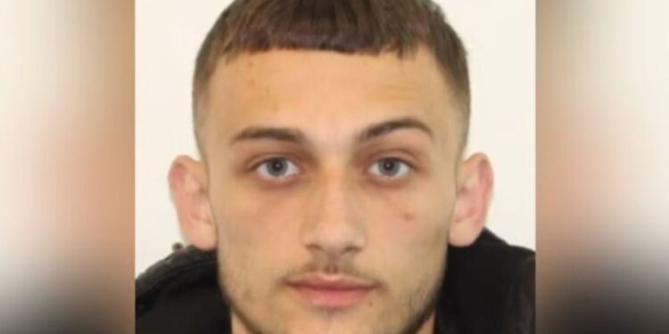 SHQIPTARI KËRKOHET PËR PERDHUNIM/ Policia britanike: 5000 paund shpërblim për ata që japin informacion për 21-vjeçarin