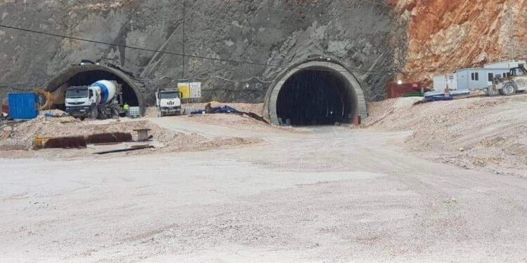 PAMJET/ Rama e nis ditën me Tunelin e Llogarasë, vazhdojnë punimet për hapjen e tubit të dytë