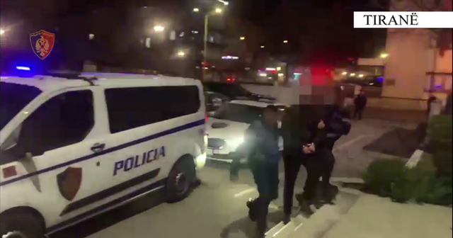 E RËNDË/ Si tentoi i riu në Tiranë të vetëvritej për borxhe bixhozi, njerëzit që e “zhytën” i thyen derën e shtëpisë…