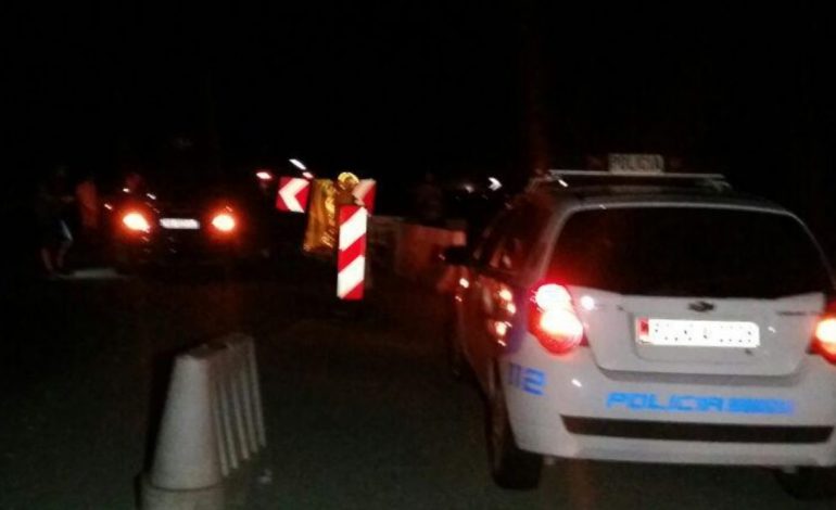 EMRAT/ Plagosje me thikë në “Komunën e Parisit”