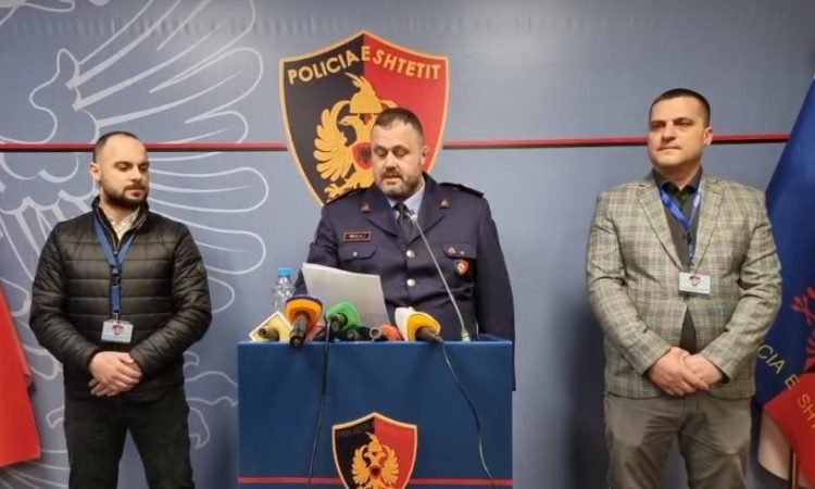 SEKUESTROHET 260 KG KANABIS NË VLORË/ Katër të arrestuar, grupi kriminal përdorte kamper për…