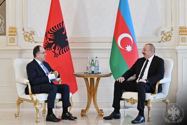 PAMJET/ Zbulohet ‘misteri” i dorës së fashuar të Presidentit Begaj