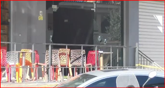 XHAMA TË BËRË “SHOSHË” NGA PLUMBAT/ Çfarë ka mbetur një ditë pas atentatit me një të vrarë dhe 5 të plagosur