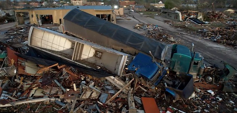 “QYTETI IM NUK ËSHTË MË”/ Misisipi shpall gjendjen e jashtëzakonshme pas tornados, 26 të vdekur