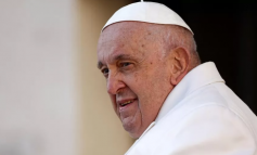 "DARKOI ME MJEKËT..."/ U shtrua në spital pas problemeve shëndetësore, Vatikani tregon për gjendjen e Papa Franceskut