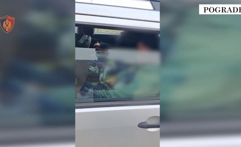 PO TRANSPORTONIN EMIGRANTË TË PALIGJSHËM/ Arrestohen dy persona në Pogradec