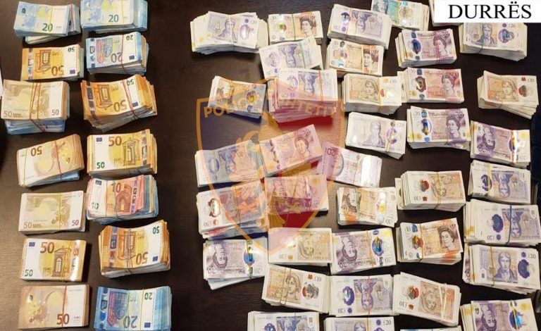 DETAJET E PARA/ Sekuestrohen 150 mijë euro dhe 164 mijë paund britanik të padeklaruara në Portin e Durrësit, arrestohet shoferi i kamionit