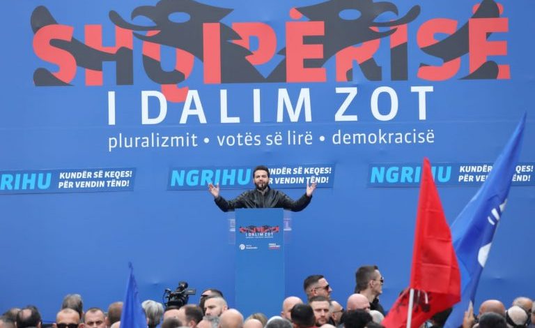 PROTESTA/ Sekretari i FRPD: Momenti më i mirë t’i kthejmë reston këtij këtu