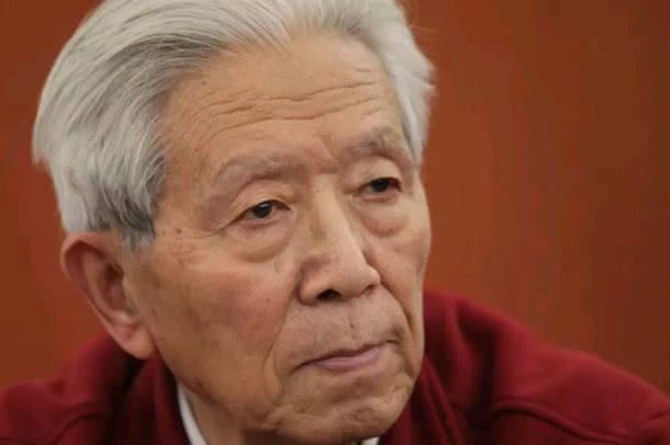 EKSPOZOI VIRUSIN SARS TË FSHEHUR NGA AUTORITETET KINEZE/ Duke shpëtuar shumë jetë, vdes mjeku Jiang Yanyong