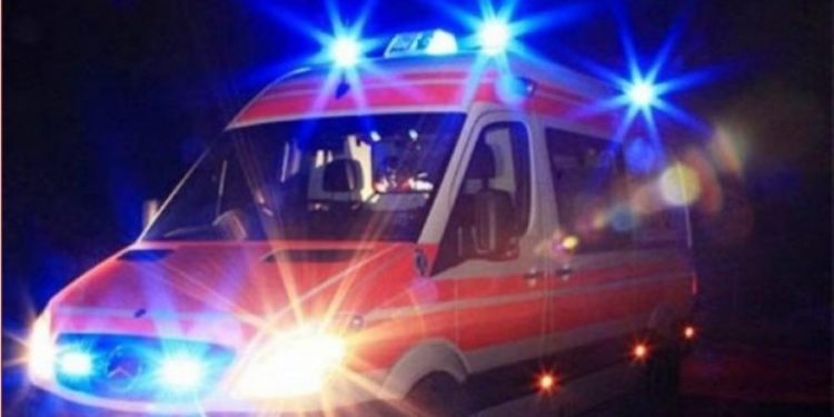 TRAGJIKE NË KURBIN/ Mekanikun e zë poshtë kamioni, ndërron jetë