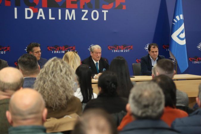 BERISHA MBLEDH KËSHILLIN KOMBËTAR/ Dy variantet që po diskutohen për kandidatët e Primareve