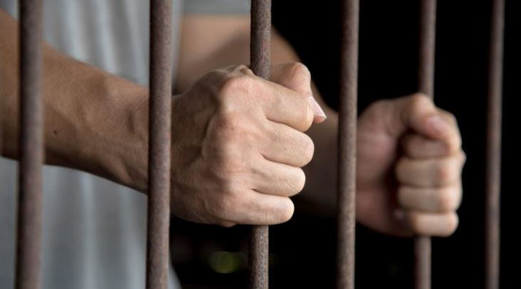 SHERR NË BURGUN GREK/ Shqiptari i dënuar me 34 vite burg plagos rëndë dy persona