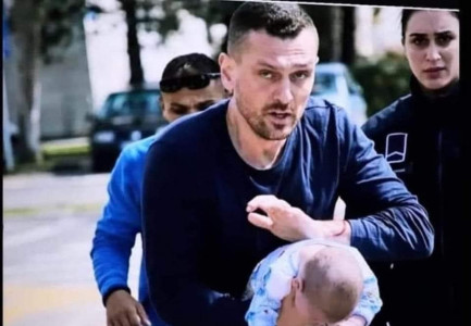 SHPËTOI FOSHNJËN QË PO MBYTEJ NË LUMË/ Rrëfehet deputeti shqiptar në Suedi: S’po e kuptonim ishte bebe apo kukull…