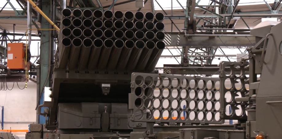 “NJË DHURATË PËR PUTIN”/ Qytetarët çekë mbledhin 1.2 milionë euro, dërgojnë raketë-hedhës dhe qindra municione drejt Ukrainës
