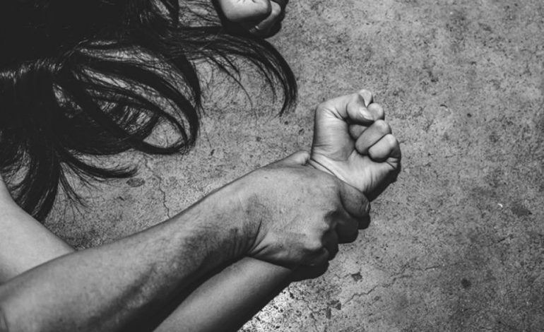 NUK ISHTE DAKORD PËR LIDHJEN E SAJ ME SHQIPTARIN/ 24-vjeçarja greke akuzon babain për përdhunim. Roli i të dashurit në inskenimin e ngjarjes