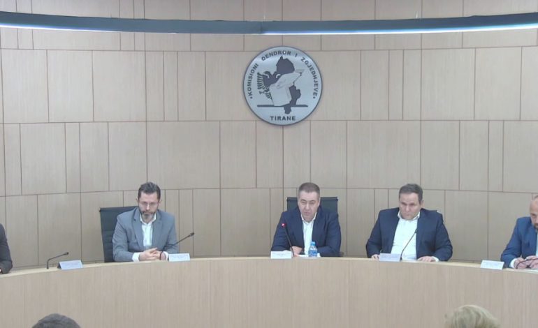 PD NË ZGJEDHJE ME ALIBEAJN KRYETAR TË KOMANDUAR/ Zbulohet si kanë votuar pesë anëtarët e KAS-it