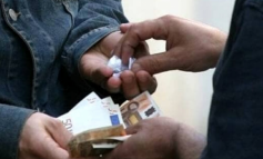 SHISNIN DROG NGA DRITARJA E SHTËPISË/ Policia italiane arreston 4 persona, 2 prej tyre shqiptarë