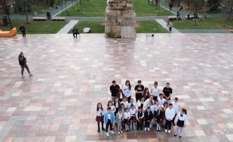 “DITA E MËSUESVE”/ Kushi: Mirënjohje për misionin e arsimtarëve, frymëzoni fëmijët tanë çdo ditë