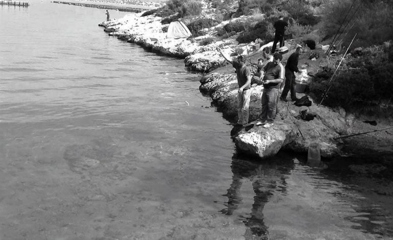 DOSSIER/ Historia e rrallë e burgjeve të komunizmit: Xhoxhi, djaloshi simpatik nga Durrësi kur ishte në qeli u njoh me një vajzë të dënuar…