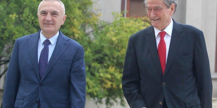 ZGJEDHJET LOKALE/ Meta në selinë e PD prej disa minutash, takim me Berishën