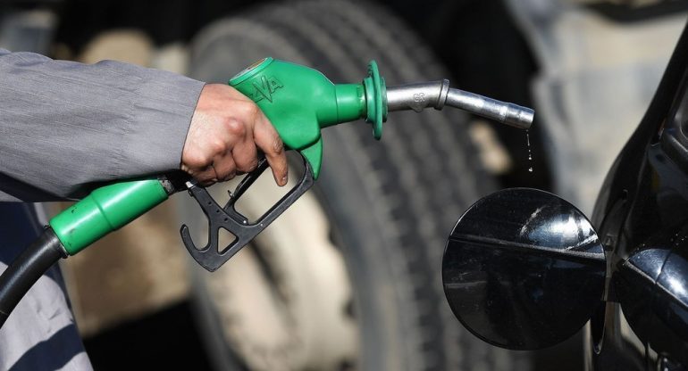 NDRYSHOJNË ÇMIMET E KARBURANTEVE/ Ja sa lekë ulet benzina dhe nafta