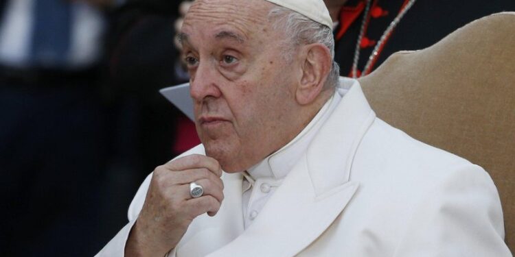 INFEKSION I RËNDË NË RRUGËT E FRYMËMARRJES/ Papa Françesku kalon natën e parë në spital