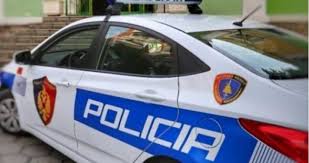 “MË JEP LEKËT, OSE DO TË PUBLIKOJ FOTOT”/ Shantazhonte 46-vjeçaren, policia arreston të riun nga Librazhdi (EMRI)