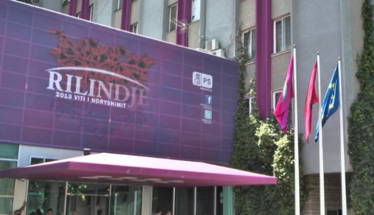KANDIDIMI I NDREC DEDA PËR NJË MANDAT TË TRETË/ Plas grushti në PS-në e Mirditës. Ndërhyn policia