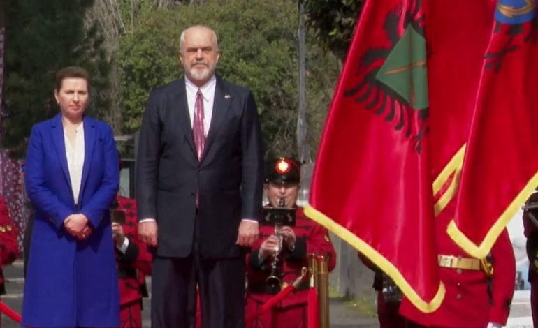 PAMJET/ Kryeministrja daneze pritet me ceremoni zyrtare nga Rama