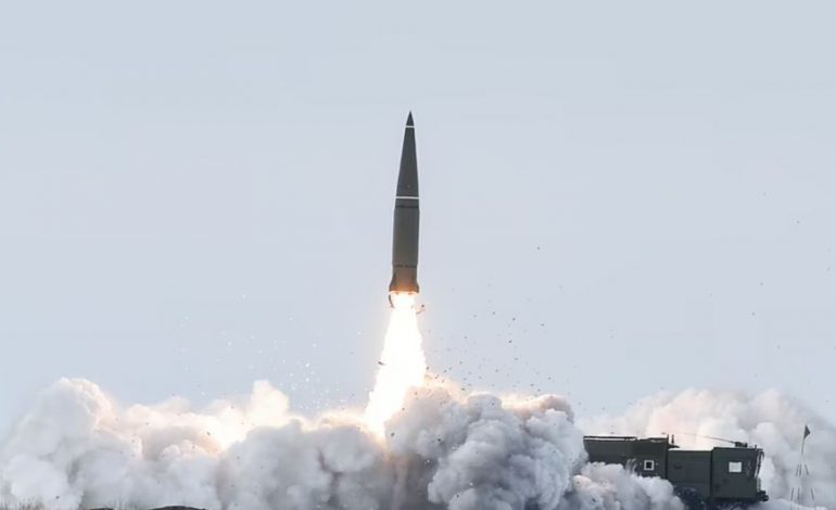ANALIZA E REL: A do t’i zhvendosë Rusia armët bërthamore taktike në Bjellorusi?