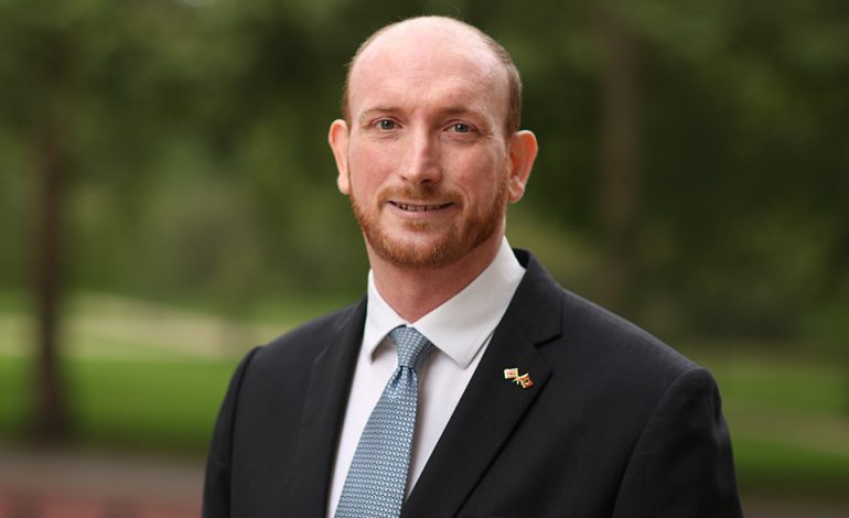 MESAZHI I FORTË/ Ambasadorit britanik: Qytetarët duan drejtësi, kriminelët dhe të korruptuarit të mbajnë përgjegjësi