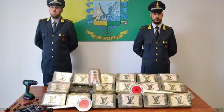 E PËSOJNË KEQ/ Kokainë në banane, arrestohen tre shqiptarë në Itali
