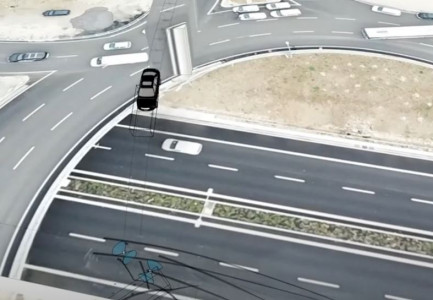 ÇAU BARRIERËN E MBIKALIMIT DHE RA MBI…/ Del skema 3D e aksidentit me 3 viktima në Tiranë (VIDEO)
