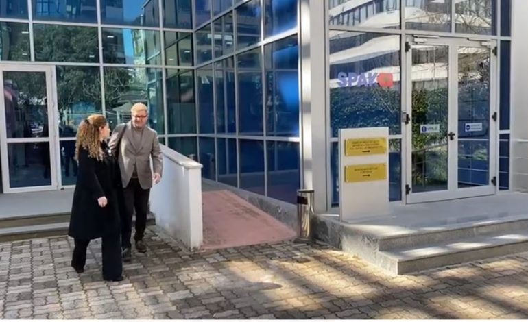 PADIA PËR PRONAT E USHTRISË/ Pas rreth dy orësh ministrja Xhaçka përfundon dëshminë në SPAK