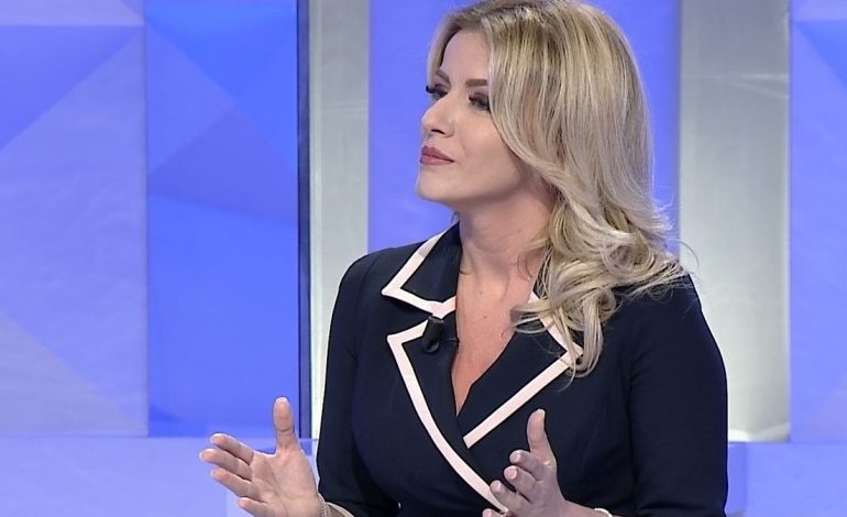 “FQINJËT NA BOMBARDUAN SHTËPINË”/ Gazetarja drithëron me rrëfimin: Jam fëmijë i luftës së Kosovës