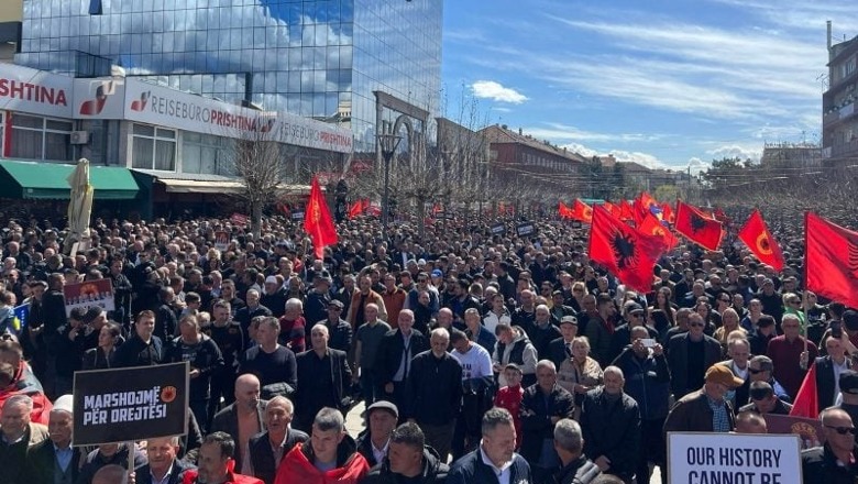 DREJTËSI PËR KRERËT E UÇK/ Përfundon marshi më i madh në Kosovën e pasluftës