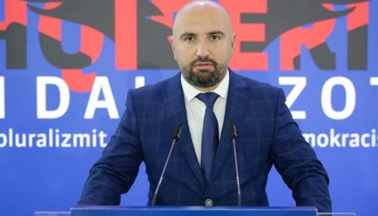 DETAJET E PARA/ Hidhet në erë me tritol makina e kreut të ‘Rithemelimit’ në Vaun e Dejës, Bernard Ndreca