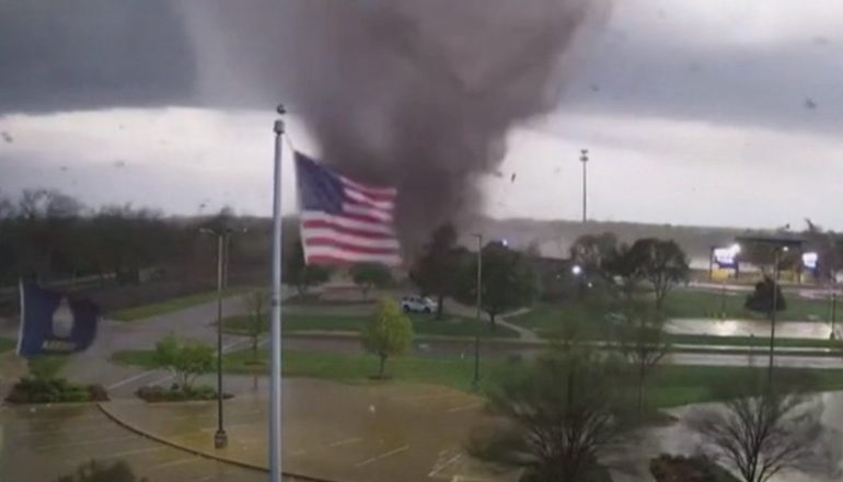 TORNADO VDEKJEPRURËSE GODET SHBA-NË/ Raportohen viktima dhe dëme kolosale