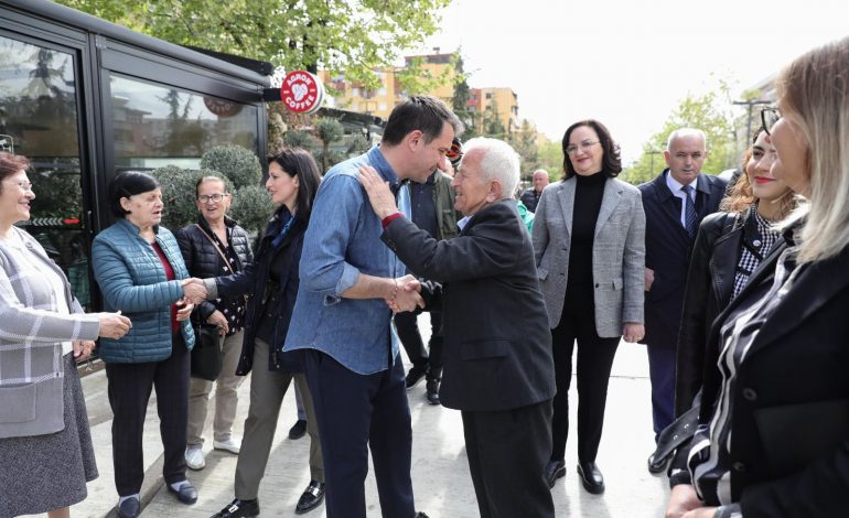 TAKIM ME BANORËT E NJËSISË 7/ Veliaj: Familja më e rëndësishme politike është familja jote…
