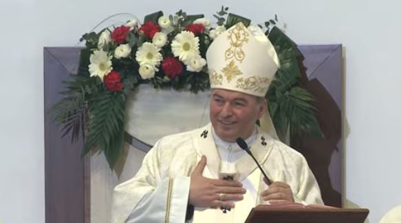 “FALE KRISHT, JEMI MË TË FORTË SE NATA”/ Mesazhi i imzot Arjan Dodaj për besimtarët